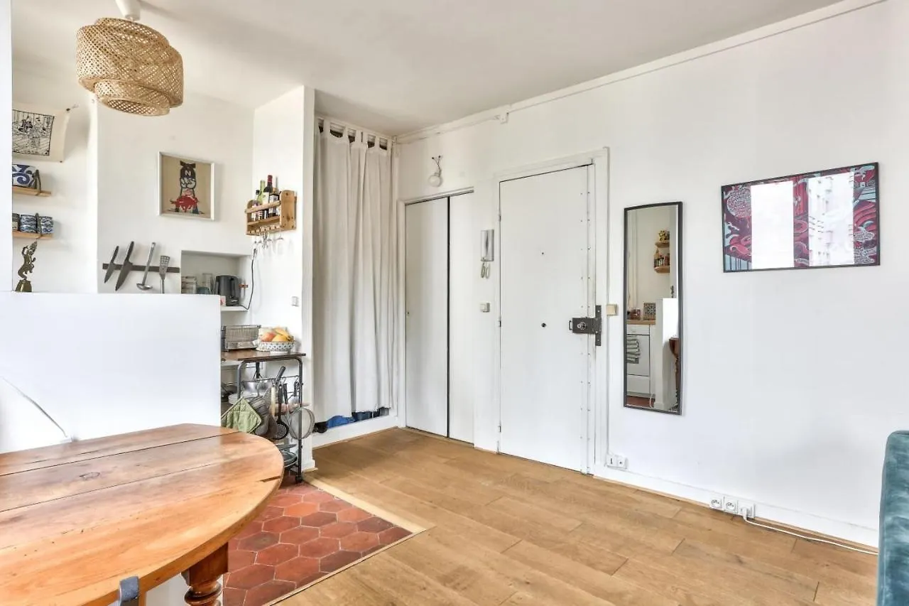 Cozy Apartment For 2 People - Paris 20 France